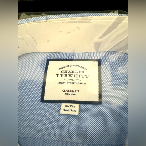 Charles Tyrwhitt Non-Iron Royal Oxford Shirt, Ocean Blue, Classic Fit, 18x35 - Picture 2 of 3